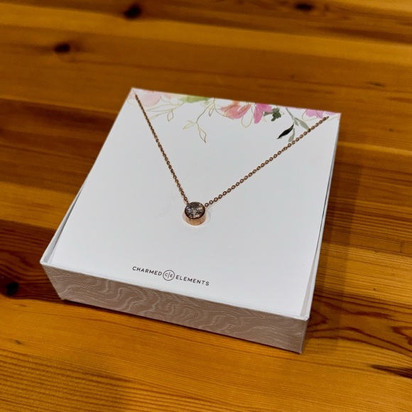 Rose Gold Necklace with Crystal Gem 💎 - Picture 2 of 2